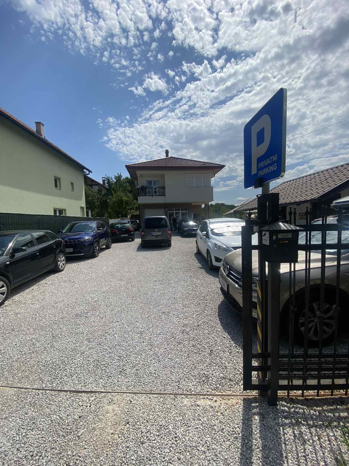 Simply Parking private parking Sarajevo Airport – entrance and gate